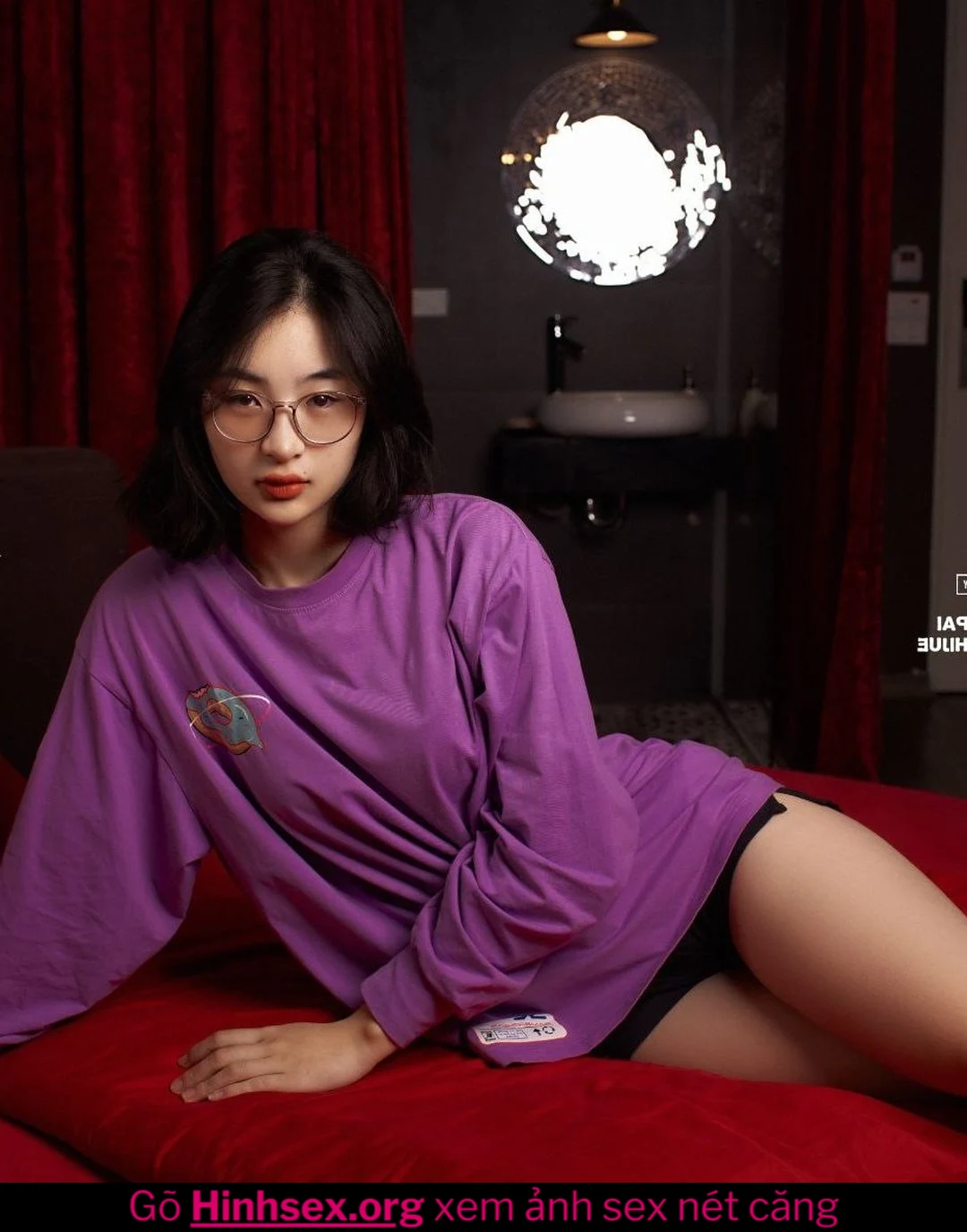 Ảnh nude mông đẹp của em hotgirl yêu màu tím 12