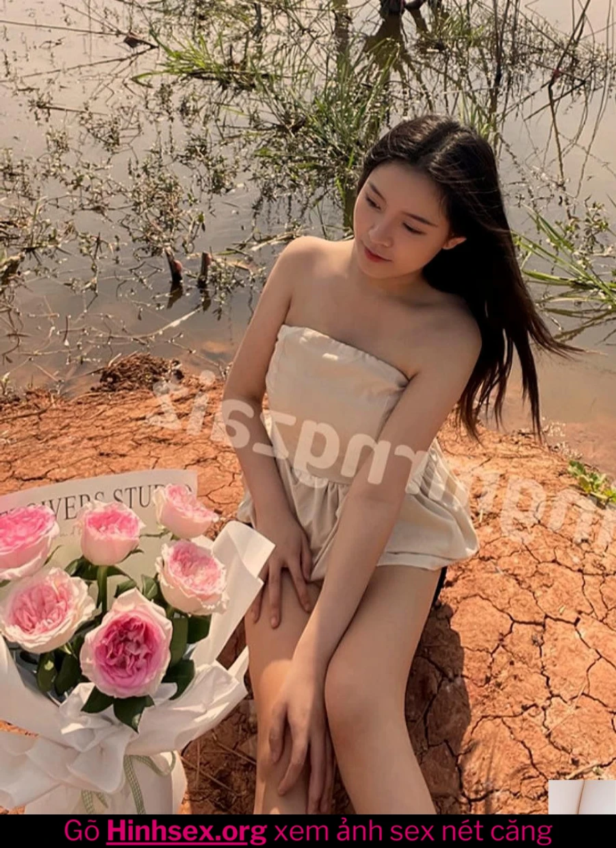 Sugar baby China chiều chuộng daddy khoe hàng mọi lúc mọi nơi hình 2